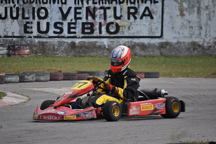 Desconto especial em Corrida de Kart com 20 voltas!