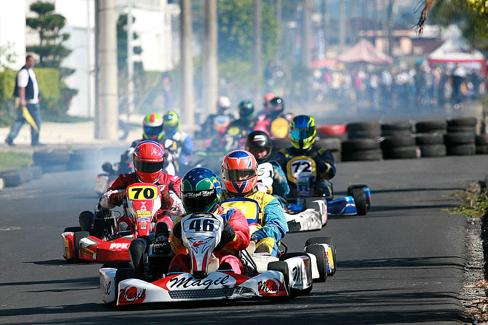 Corrida de Kart: 20 voltas (Estacionamento do Via Sul)